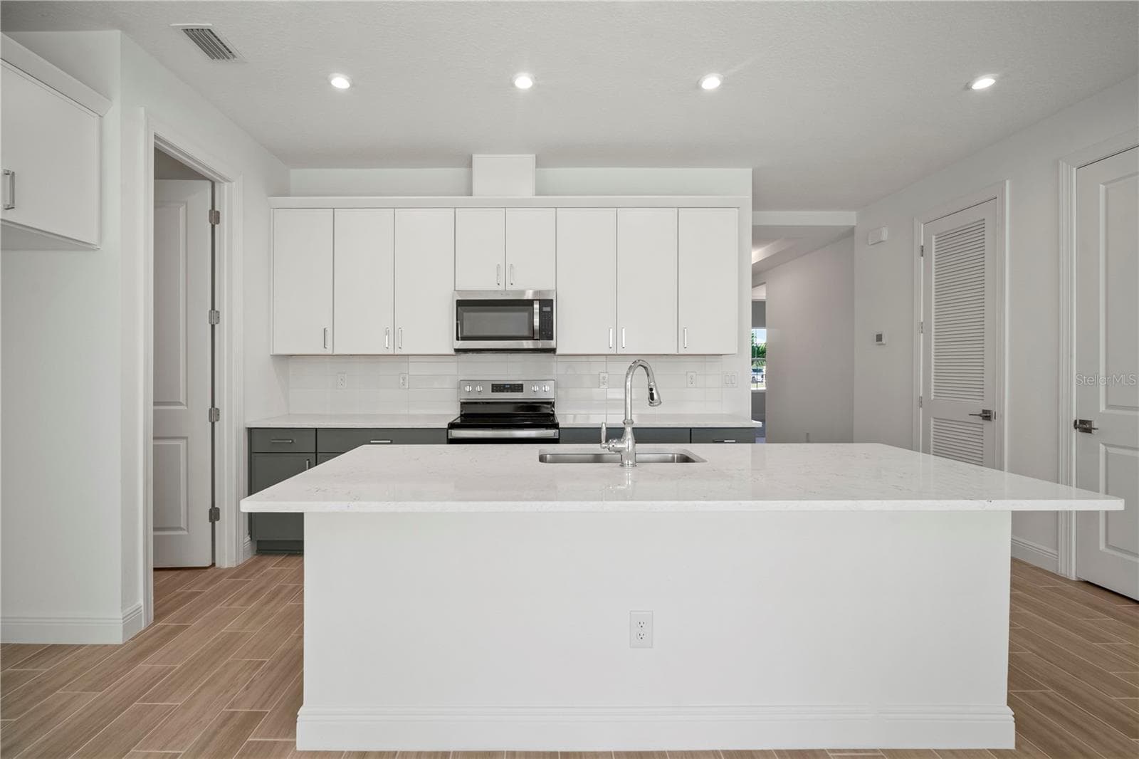 2949 Stewart Creek Cir photo 4