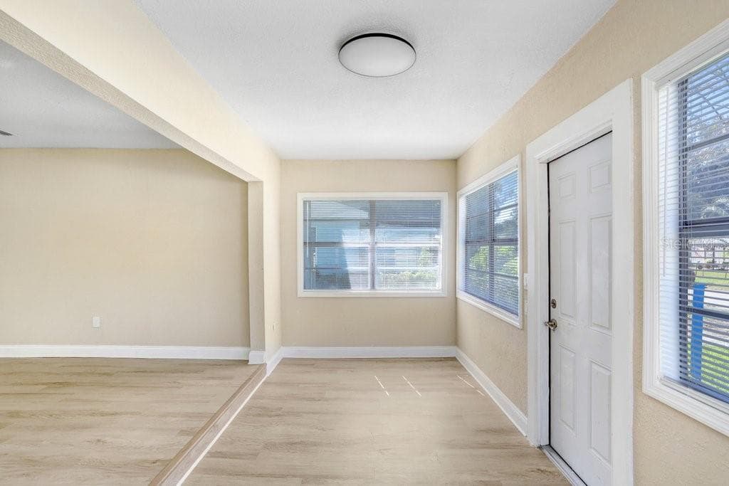 10414 Richardson St photo 5