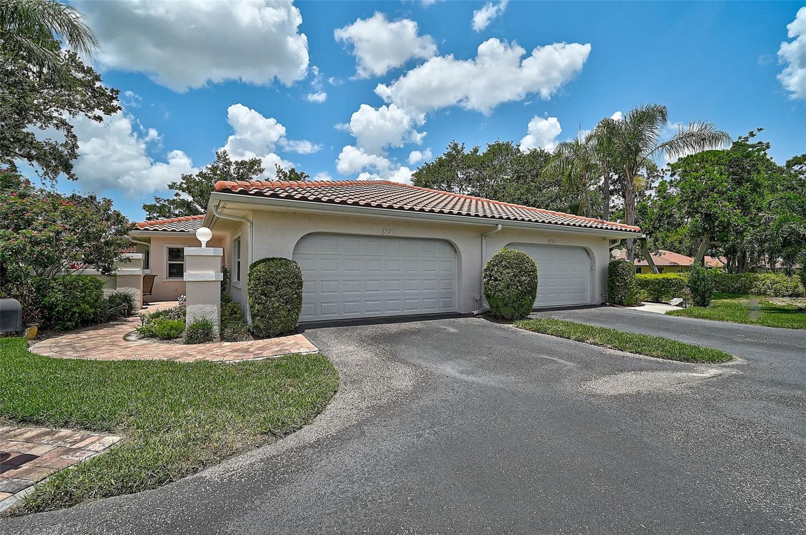 7341 Golf Pointe Cir photo 3