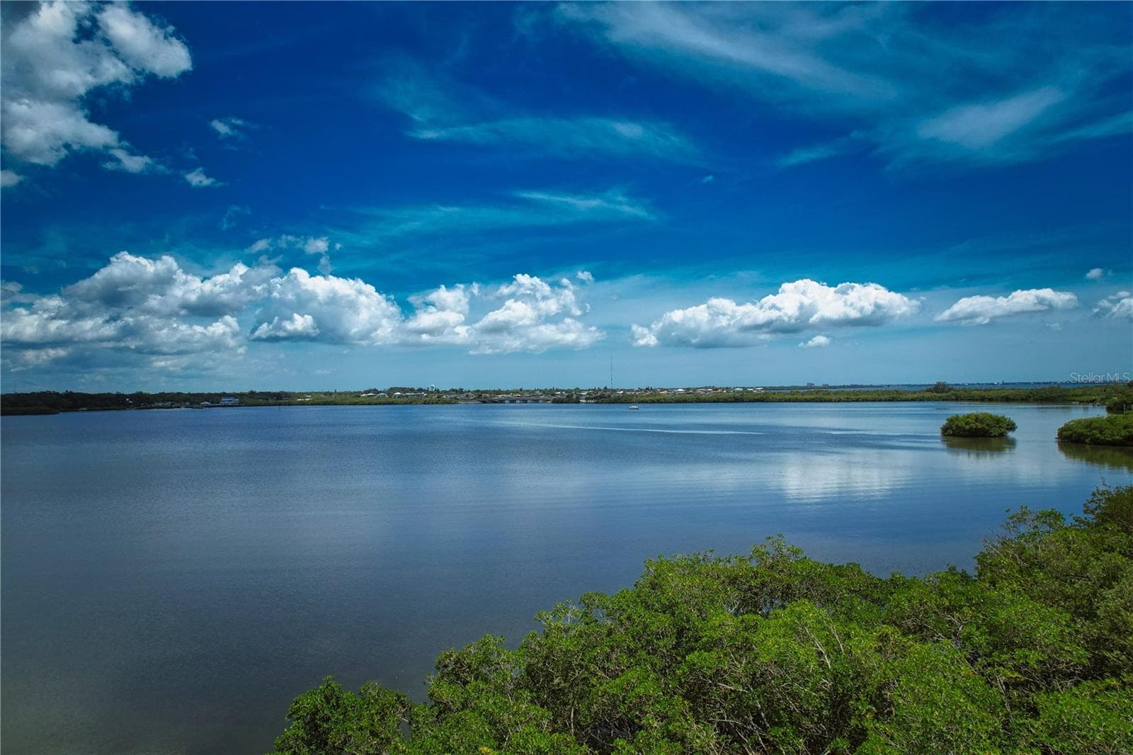 160 Bayshore Dr photo 4