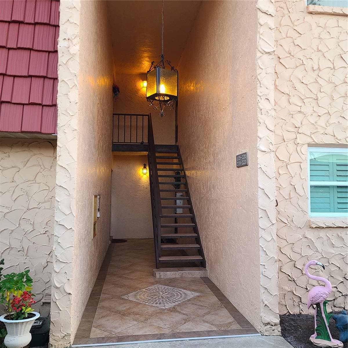 220 Buttonwood Cir #220