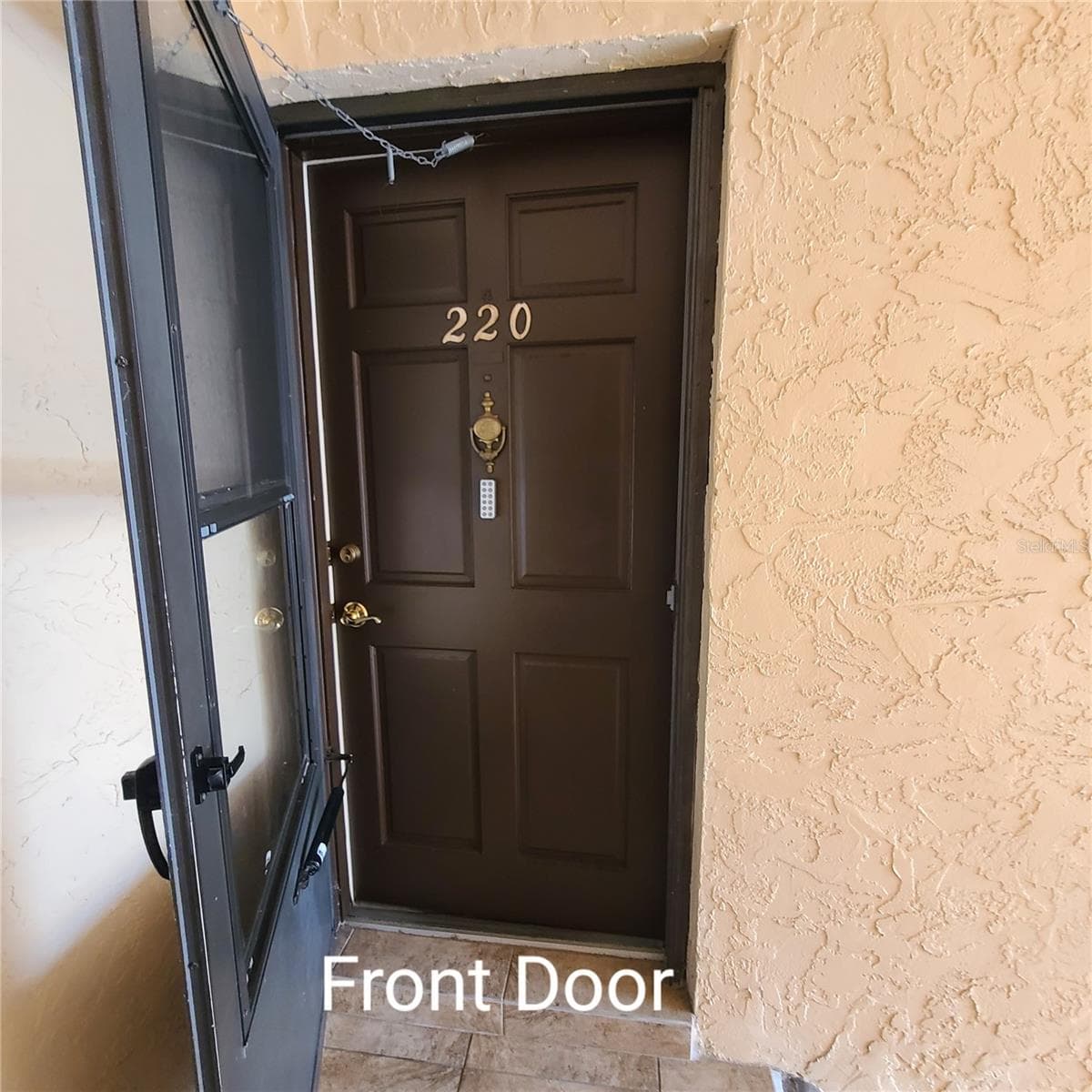 220 Buttonwood Cir #220 photo 3