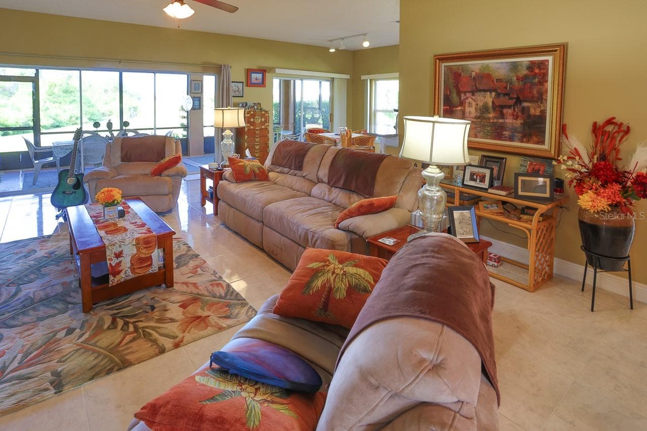 4249 Berwick Dr photo 5