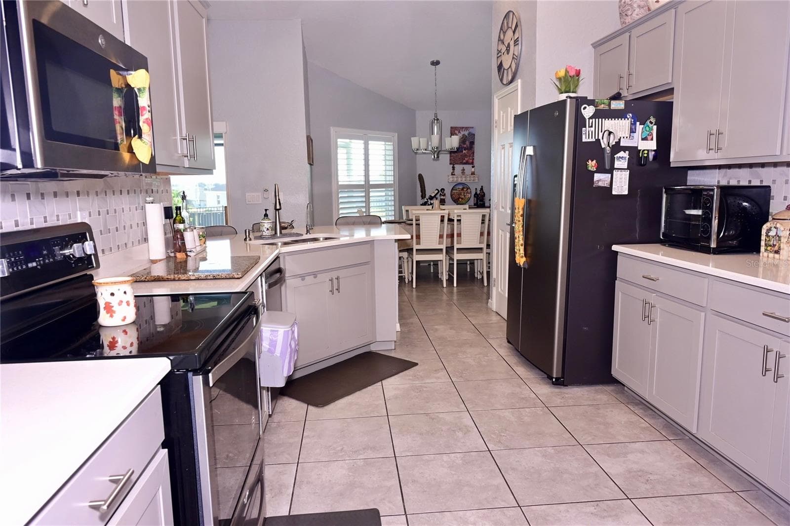 891 Galloway St photo 5