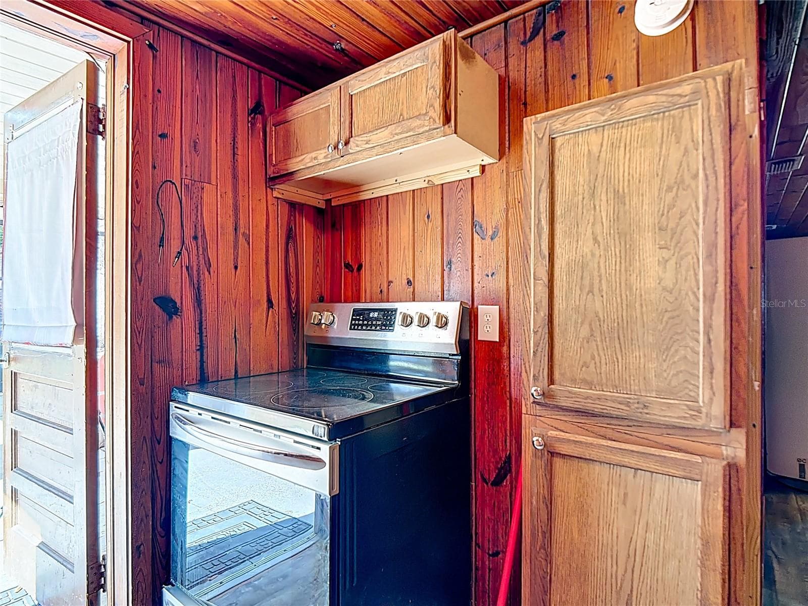 2120 Dille St photo 3