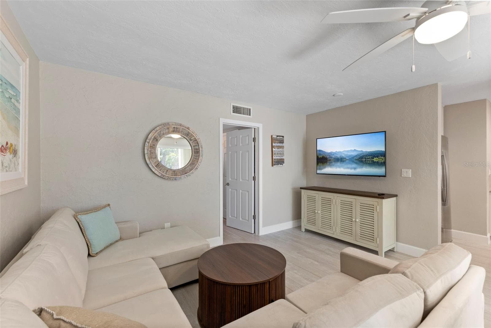 137 Avenida Messina #1 photo 5
