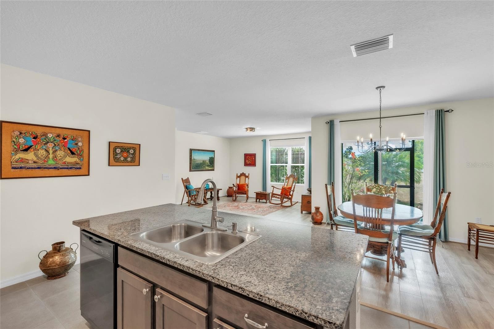 9527 Sunstone Blvd photo 4