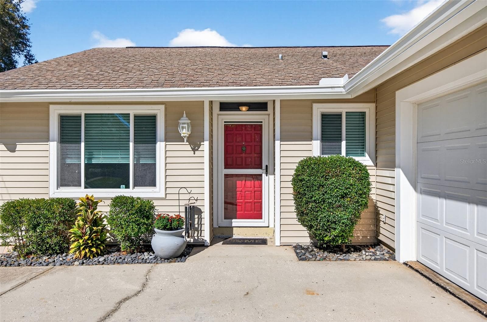 2366 Pembrook Dr