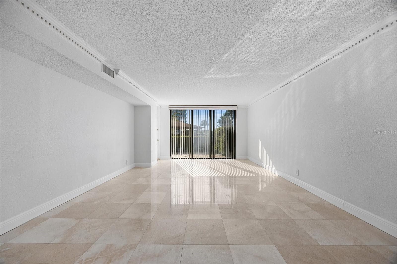 100 Oakmont Ln #101 photo 5