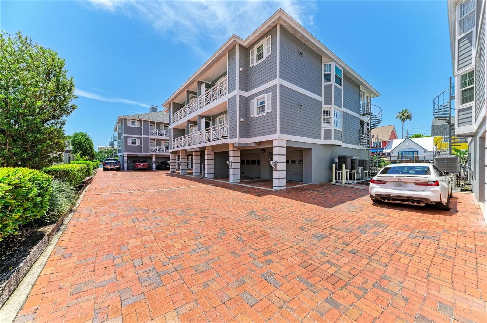 1552 Stickney Point Rd #403