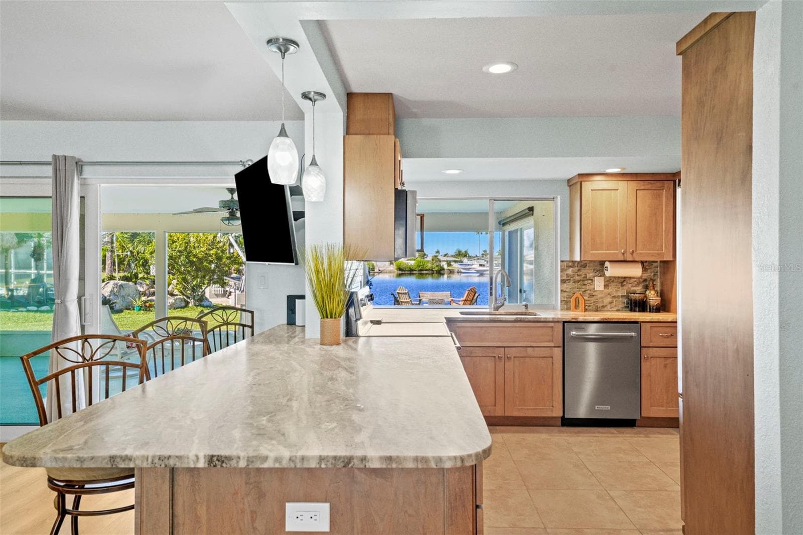 3711 Floramar Ter photo 5