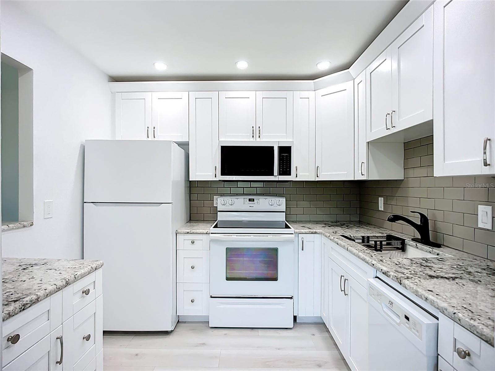 1811 Bedford Ln #166 photo 5