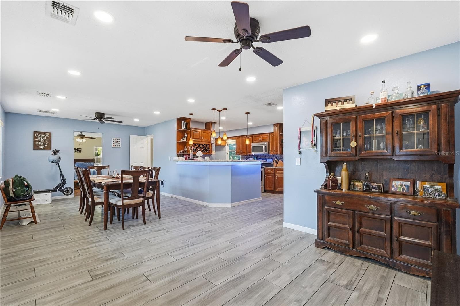 940 Orangeview Dr