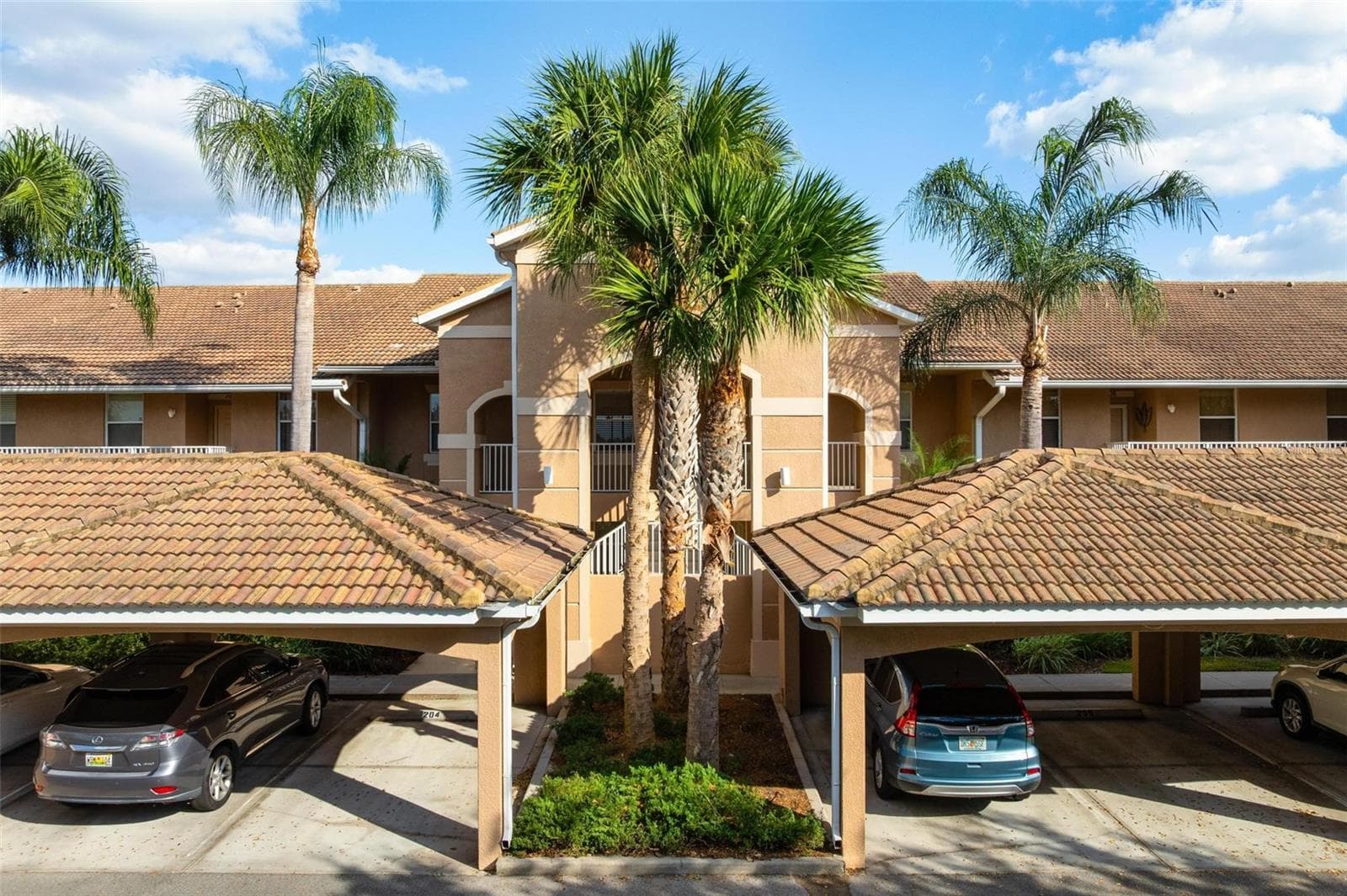 915 Fairwaycove Ln #204 photo 3