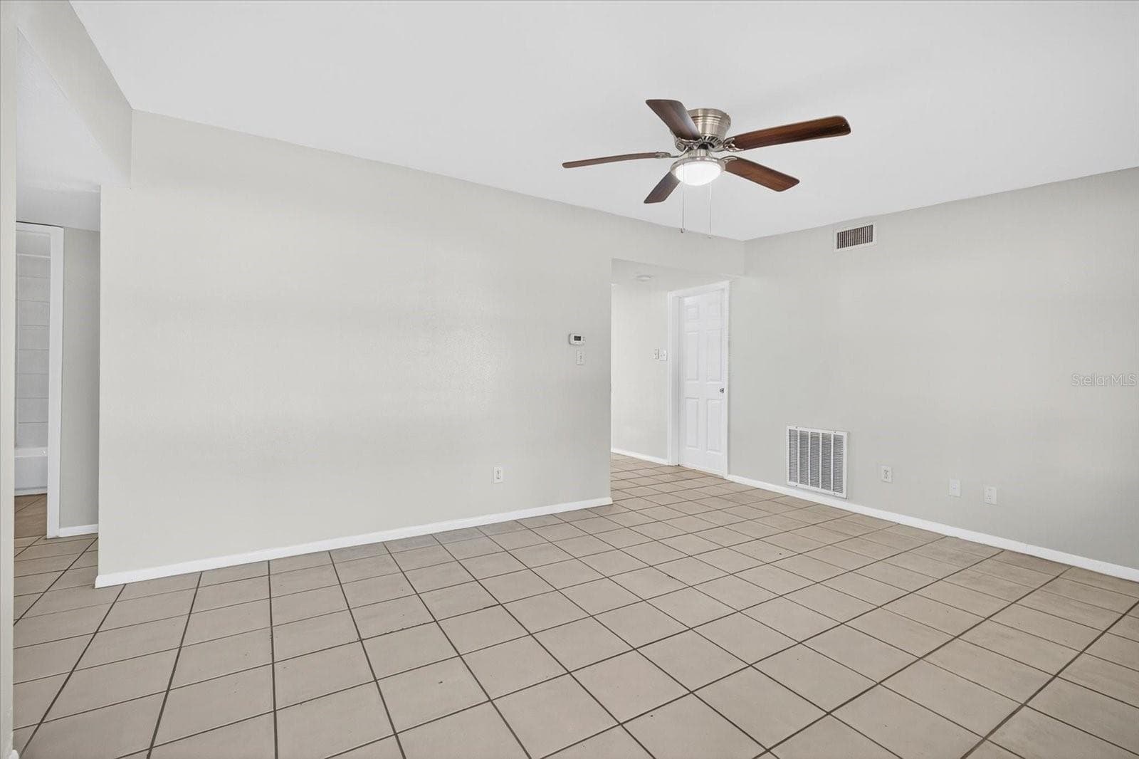 11015 Martha Ave photo 3