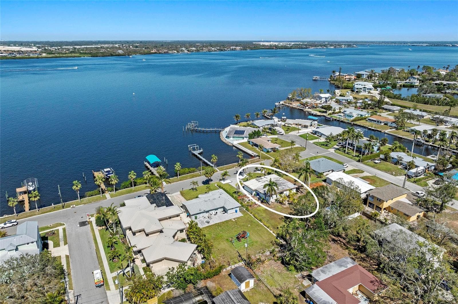 2014 Riverside Dr E