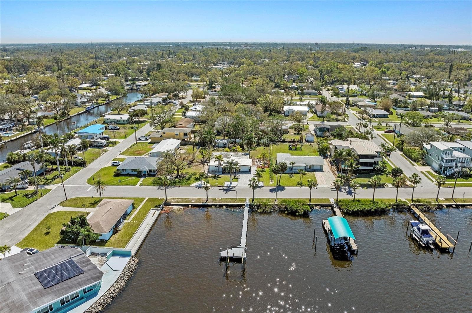 2014 Riverside Dr E photo 4