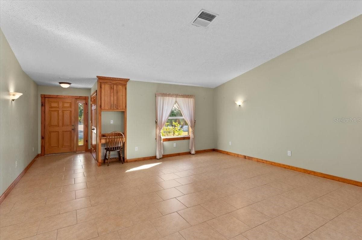 1560 Ingram Ave photo 5