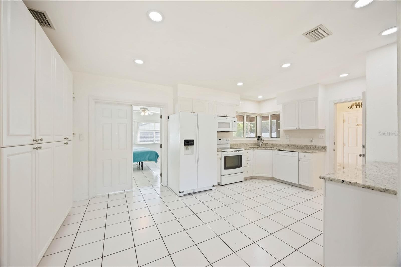 2811 17th Ave W photo 4