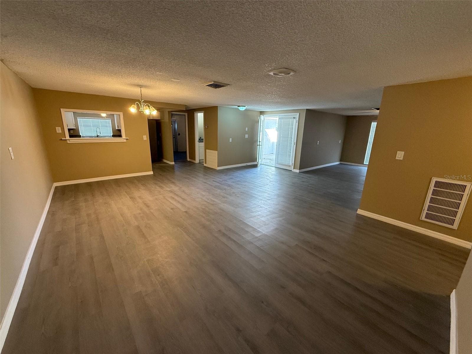 6104 Seabreeze Dr photo 4