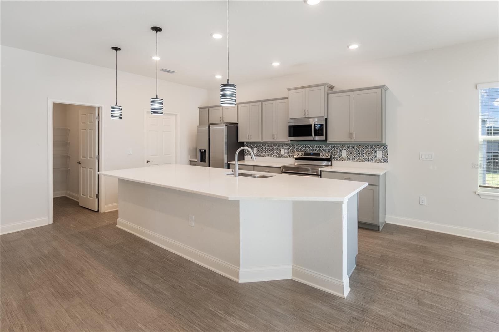 1348 Melrose St photo 5