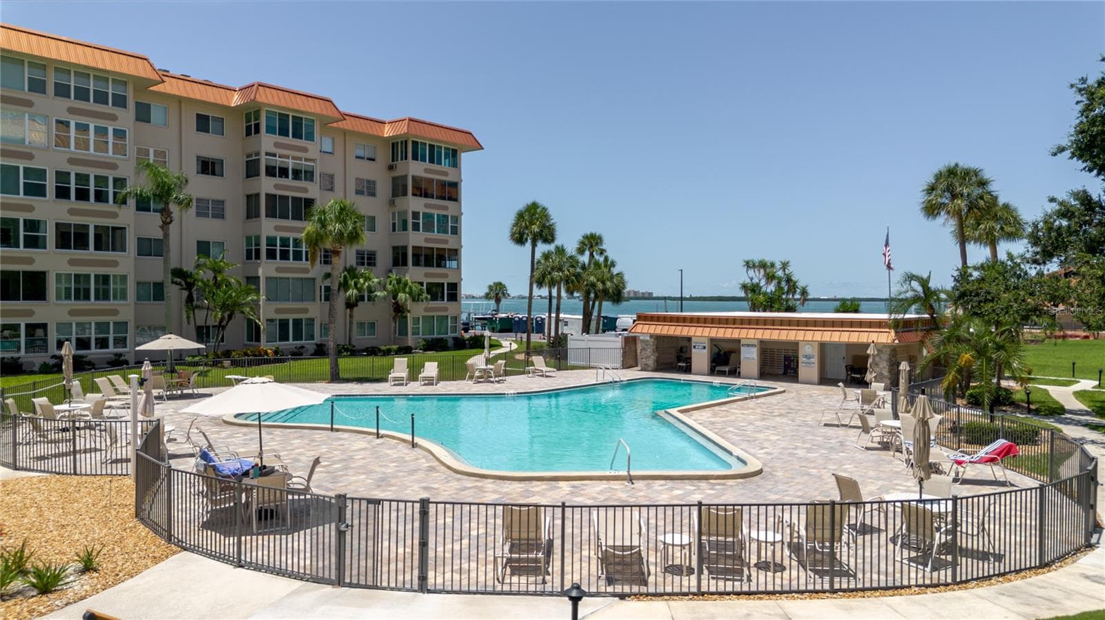 632 Edgewater Dr #238