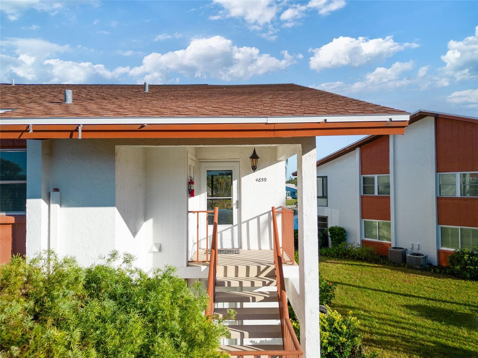 4859 Independence Dr photo 4