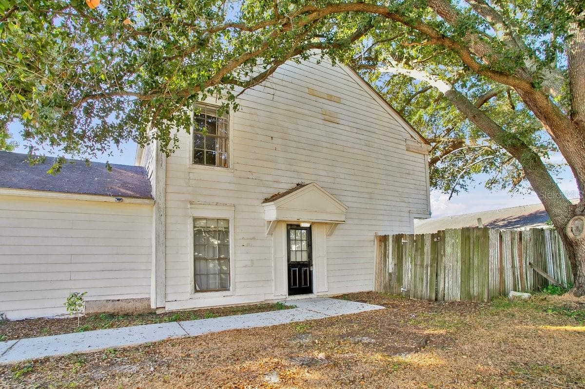 1817 Crystal Grove Dr