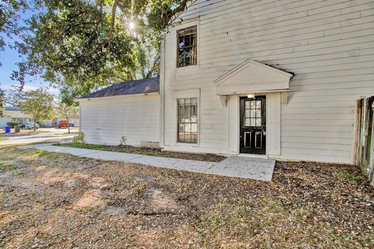 1817 Crystal Grove Dr photo 3