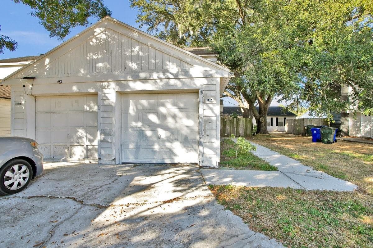 1817 Crystal Grove Dr photo 4