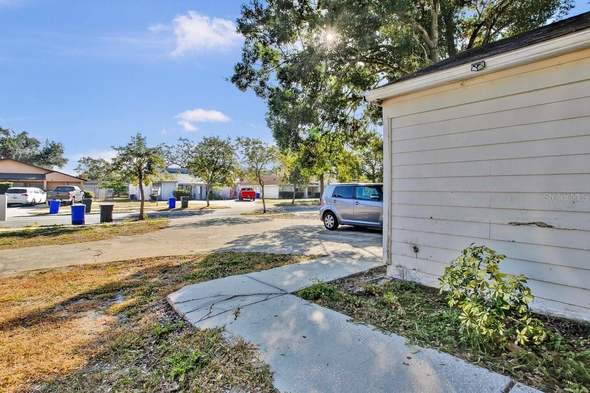 1817 Crystal Grove Dr photo 5