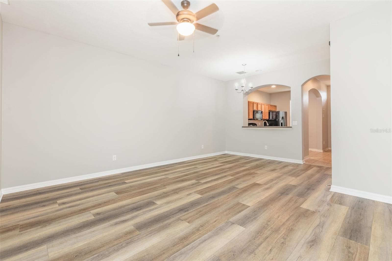 1125 Grantham Dr photo 3