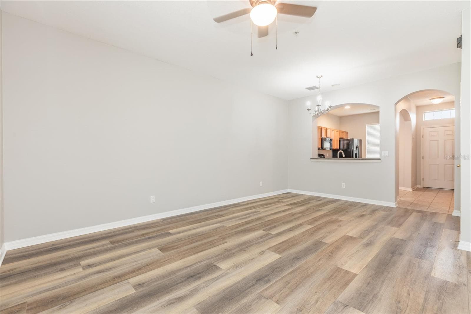 1125 Grantham Dr photo 5