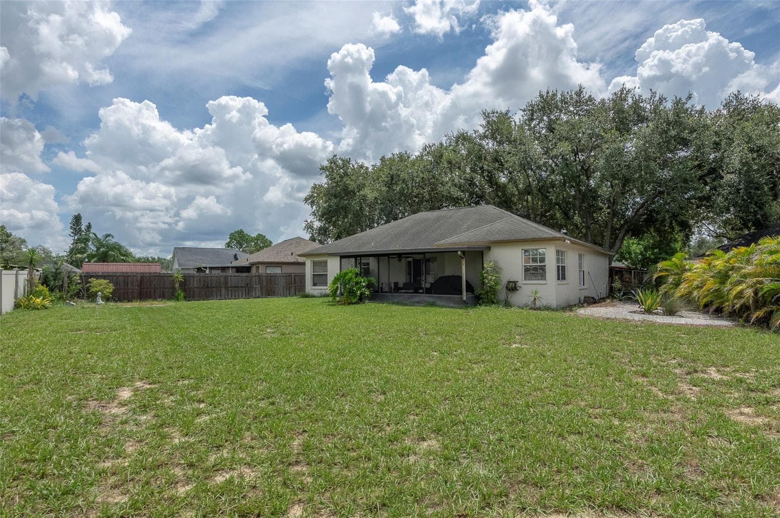 1052 Malletwood Dr photo 3