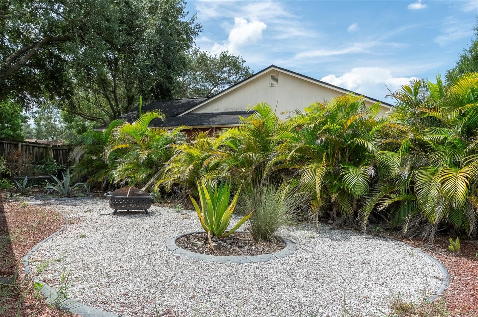 1052 Malletwood Dr photo 4
