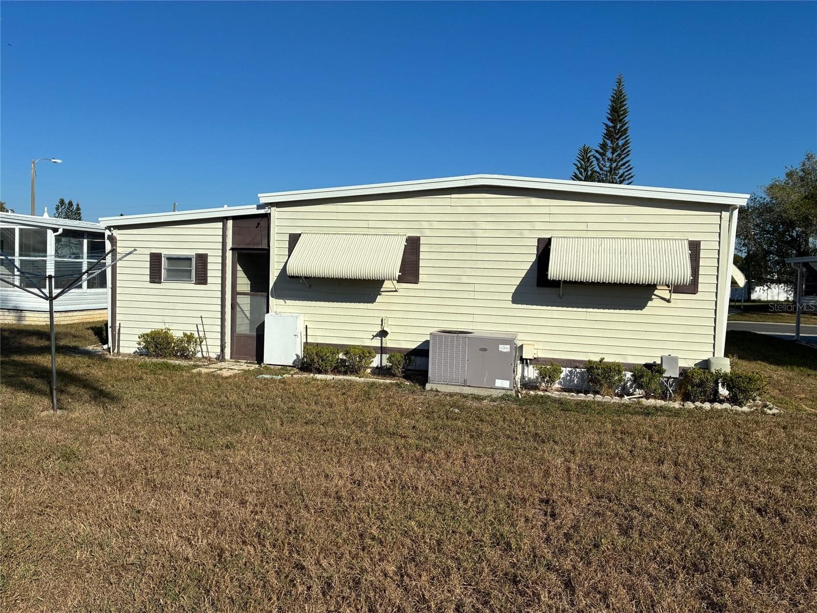 3211 Lanark Dr photo 5