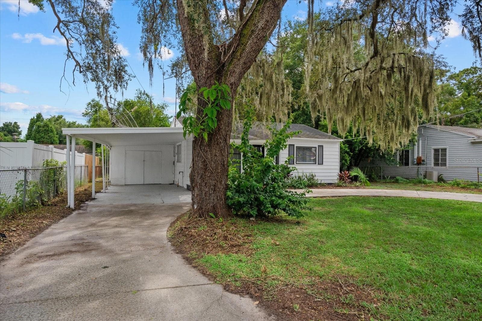 305 E Bougainvillea Ave
