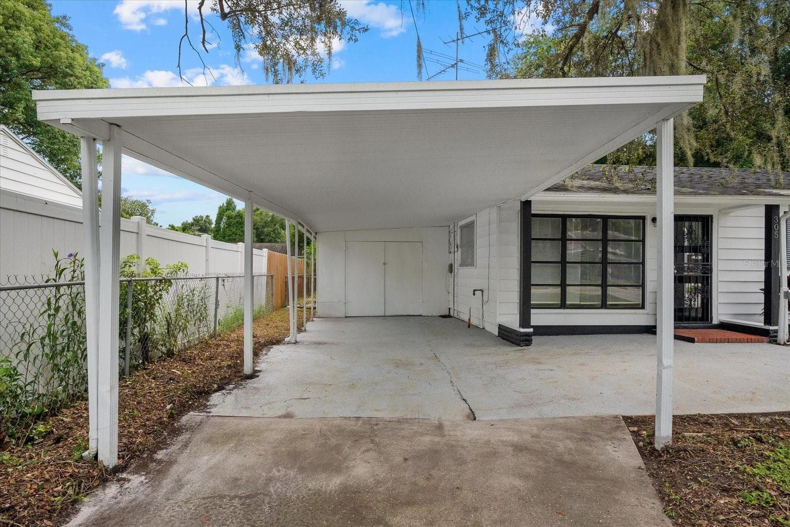 305 E Bougainvillea Ave photo 3