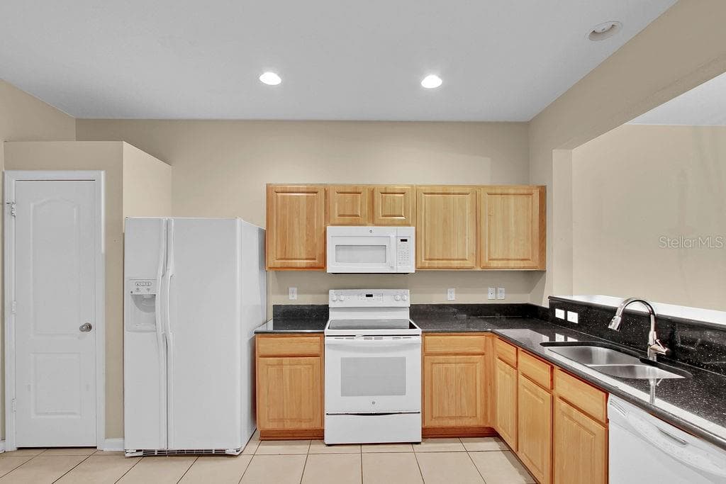 7155 83rd Dr E photo 3