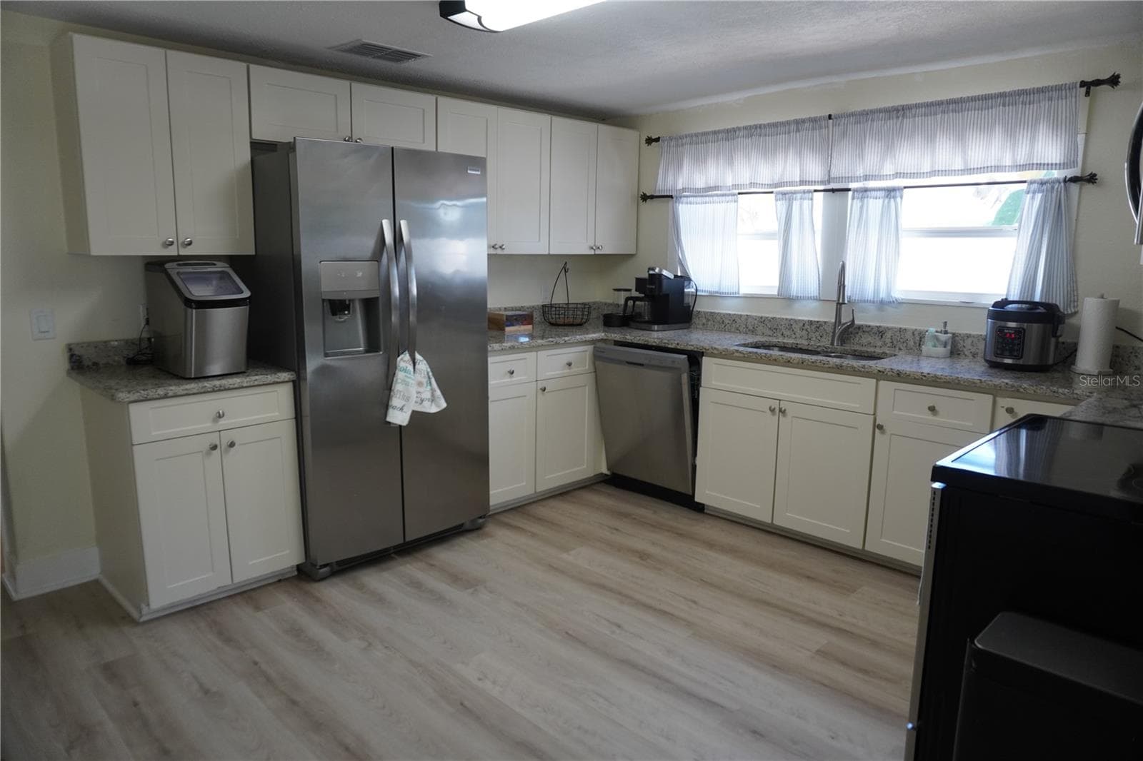 2436 Arapaho St photo 5