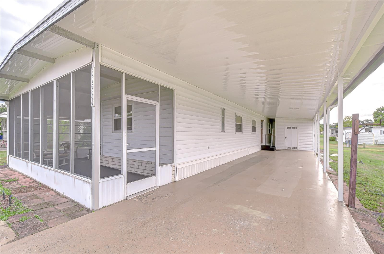 39524 Dundee Rd photo 3