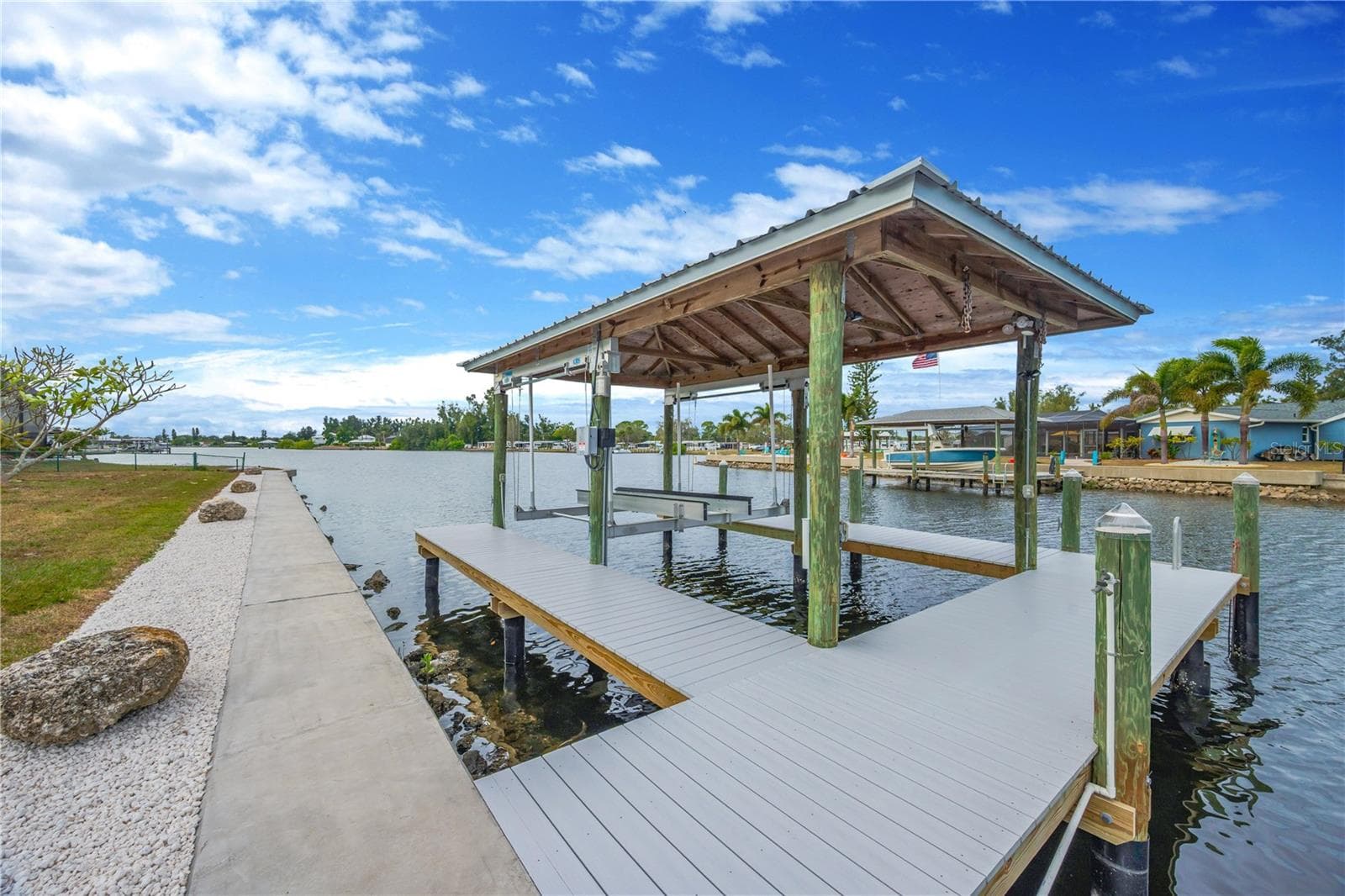 827 Blue Heron Blvd photo 3