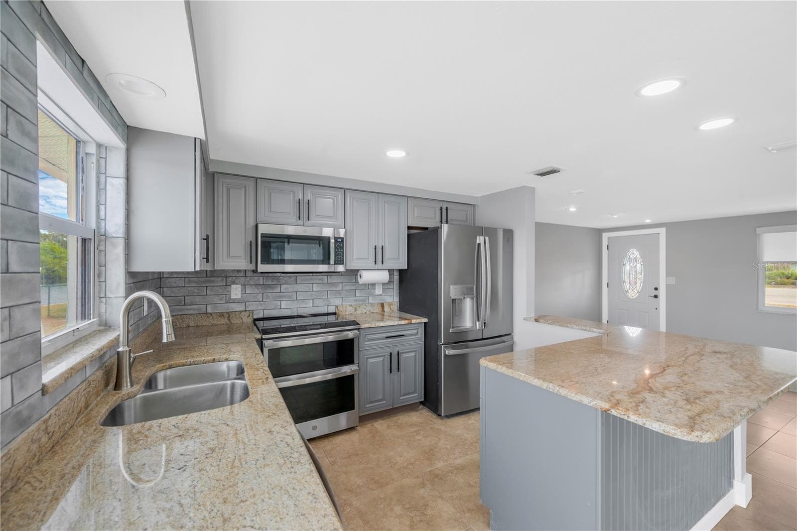 827 Blue Heron Blvd photo 5