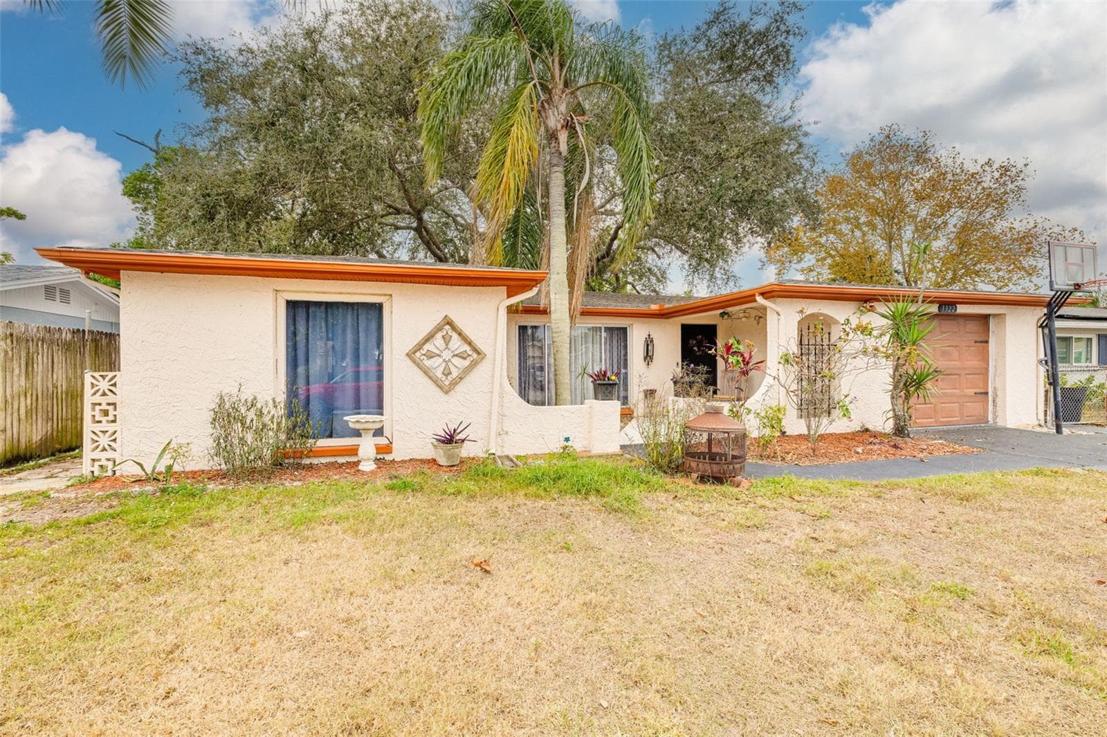 3322 Fairmount Dr