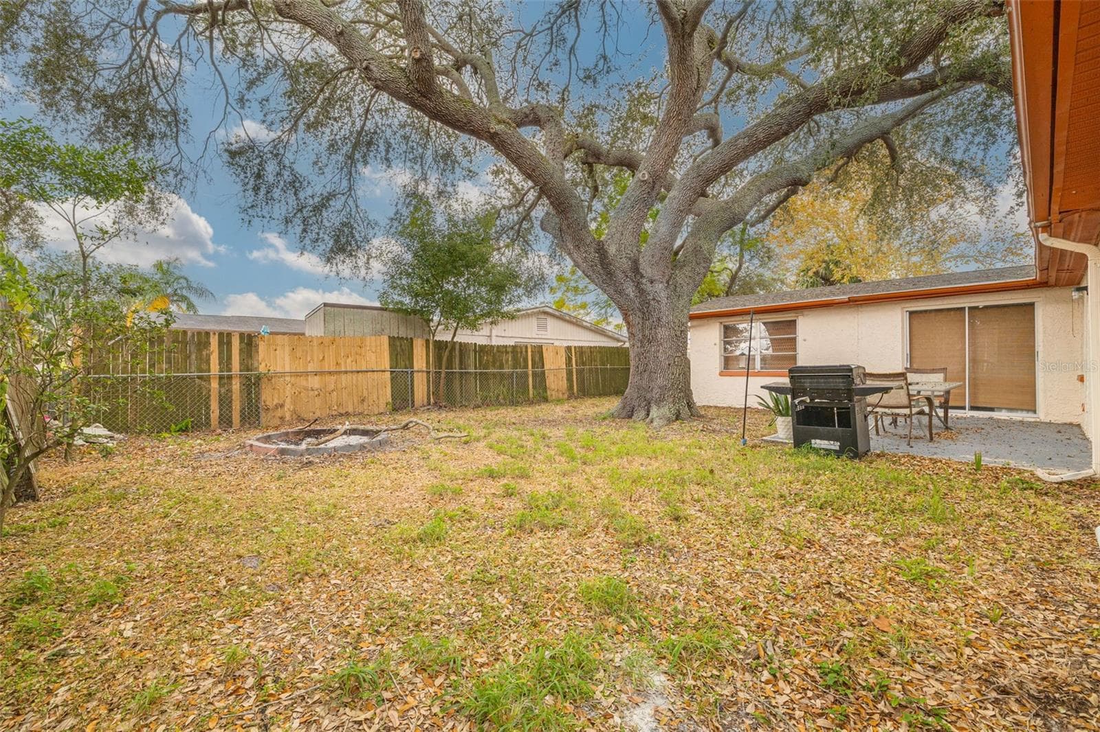 3322 Fairmount Dr photo 5