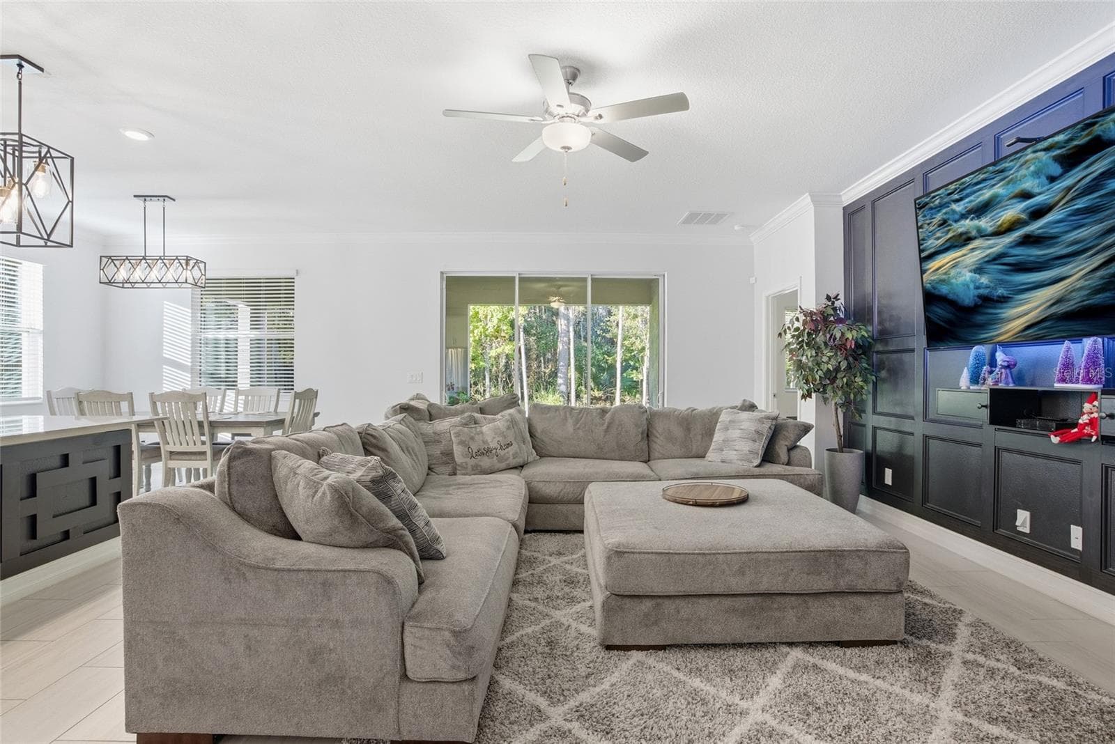 19493 Forest Garden CT photo 3