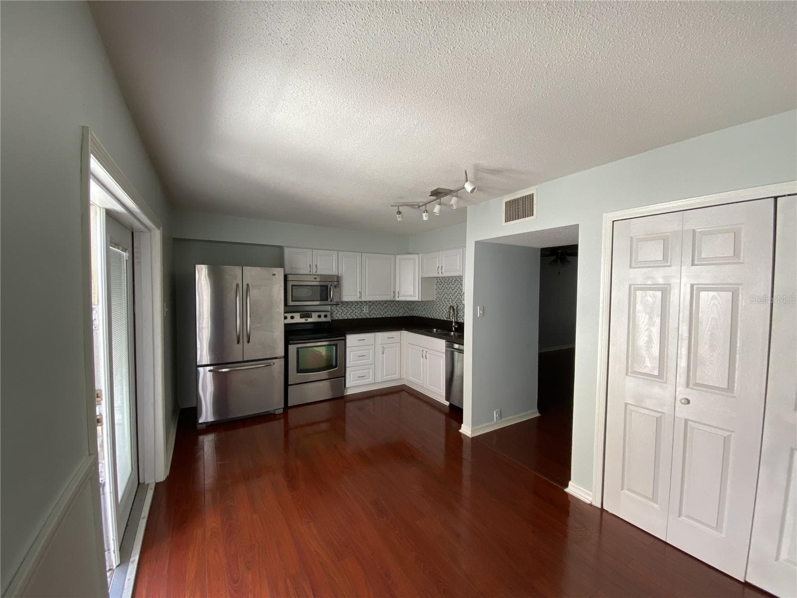 5850 Cypress Gardens Blvd #405 photo 3