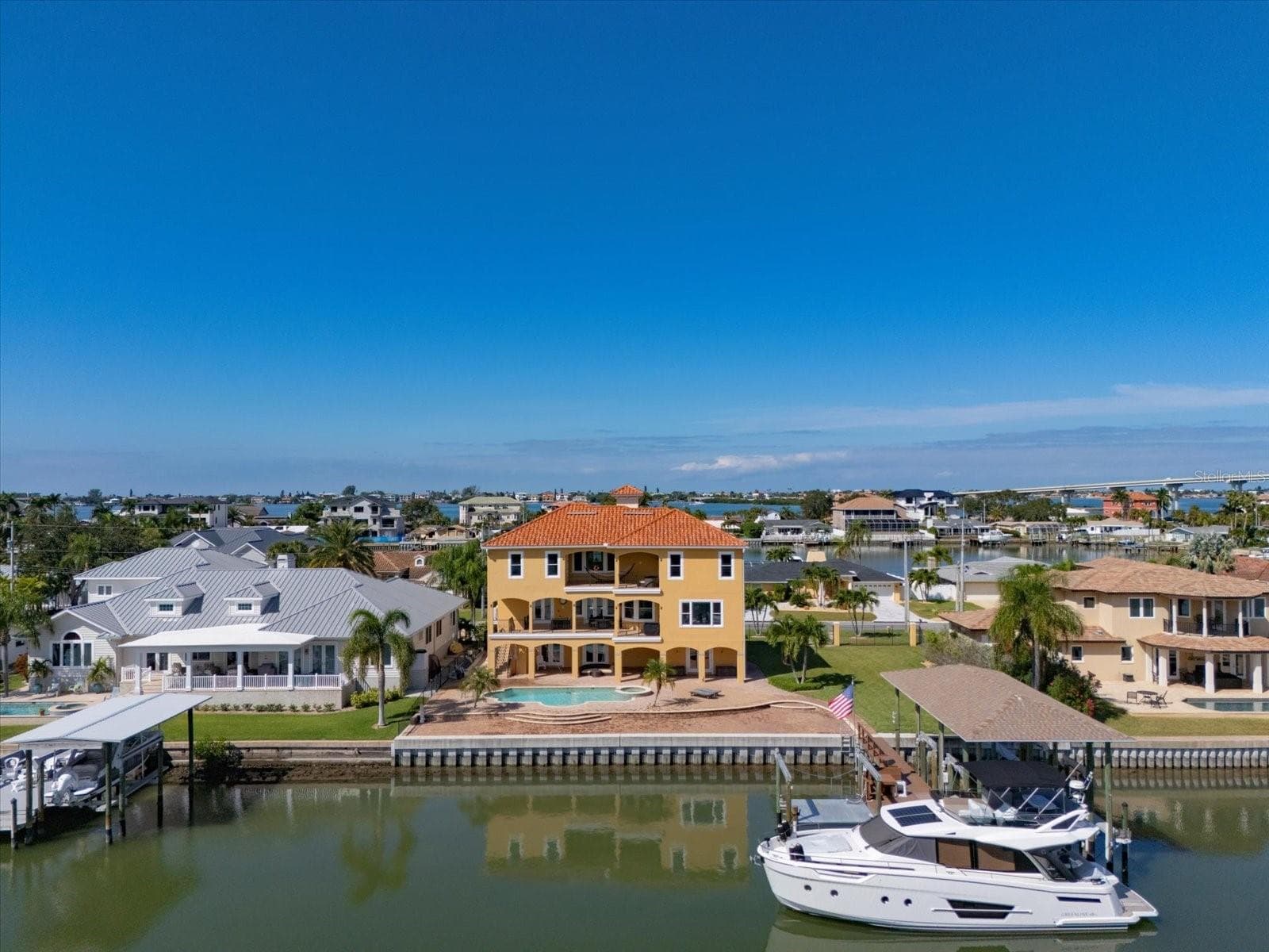 211 Poinciana Ln