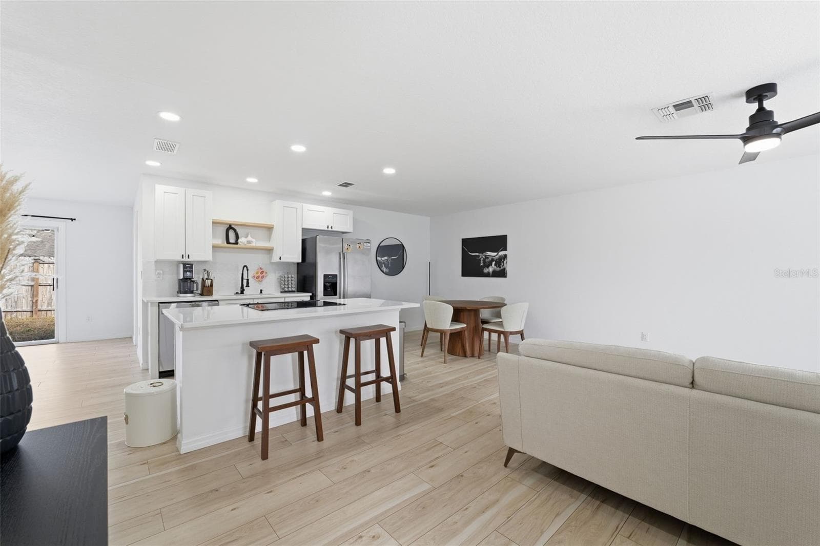 8025 San Fernando Dr photo 3