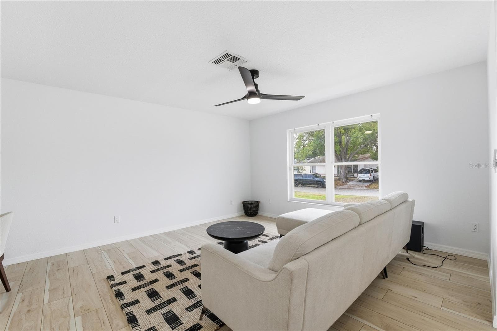 8025 San Fernando Dr photo 4